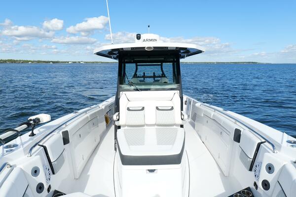 Blackfin 332 CC - Bow & Forward Seating