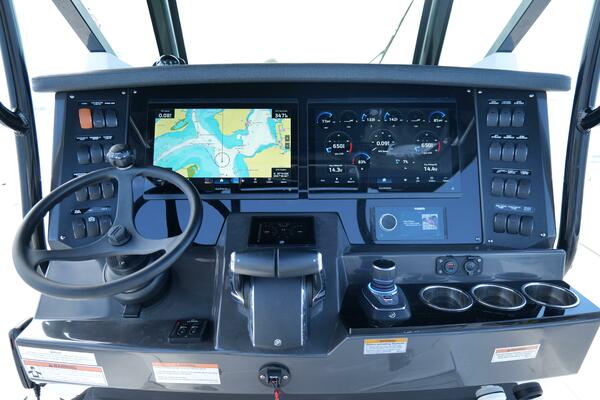 Blackfin 332 CC - Helm Station Electronics 