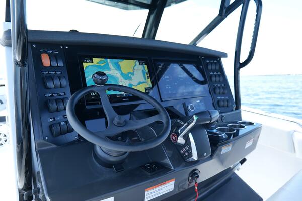 Blackfin 332 CC - Helm Station Electronics 
