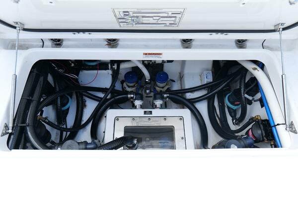 Blackfin 332 CC - Battery Compartment