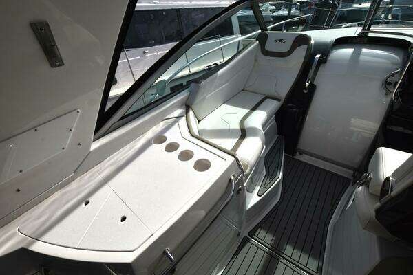 Monterey 355 Sport Yacht Yacht For Sale