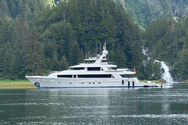 Photo of the 2010 Westport Superyacht "OSTARA"
