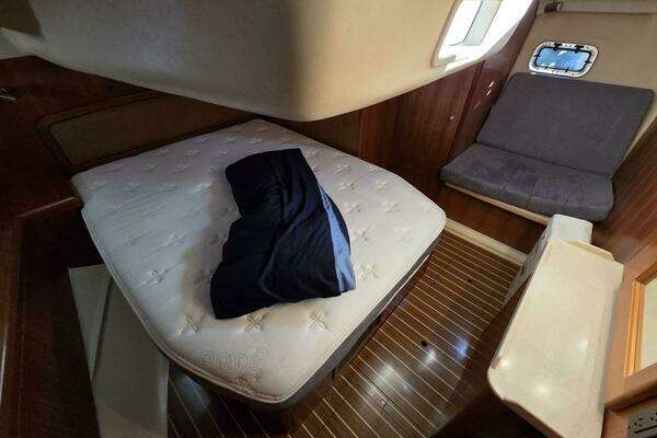 Photo of the 2007 Hunter 44 Deck Saloon "Whitehawk"