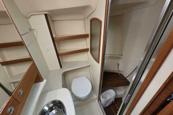 Vee berth head with shower compartment