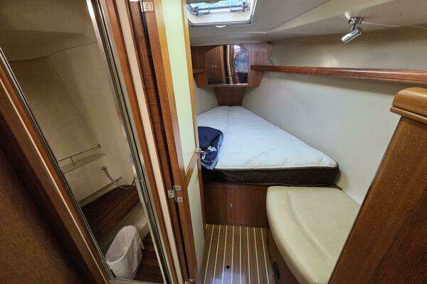 Photo of the 2007 Hunter 44 Deck Saloon "Whitehawk"