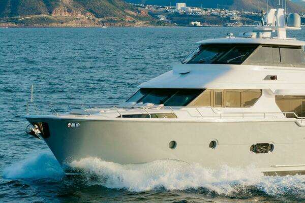 Photo of the 2010 Horizon Enclosed Pilothouse "3W"