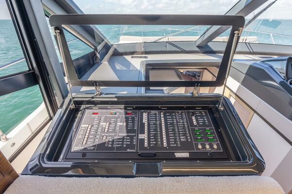 Triangle 58ft Absolute Yacht For Sale