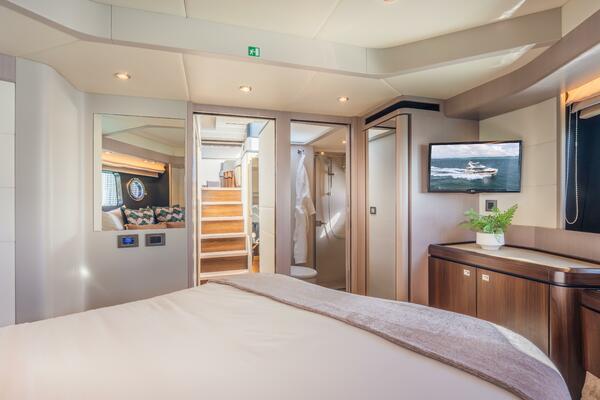 Triangle 58ft Absolute Yacht For Sale