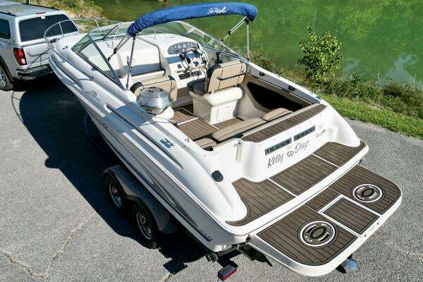 Photo of the 1999 Sea Ray 215 Express Cruiser
