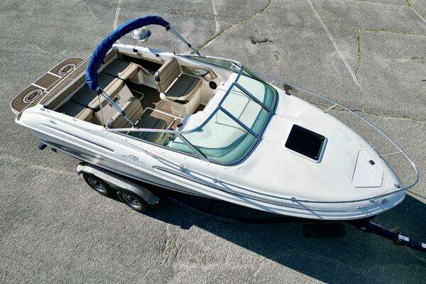 Photo of the 1999 Sea Ray 215 Express Cruiser