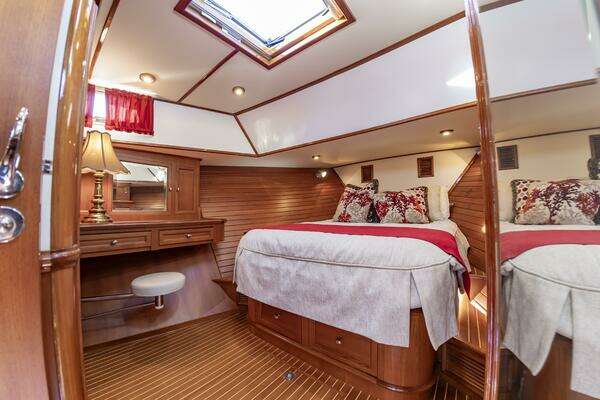 Grand Banks Eastbay 49 Eastbay SX Yacht For Sale