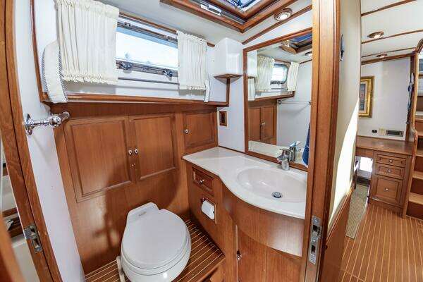 Grand Banks Eastbay 49 Eastbay SX Yacht For Sale