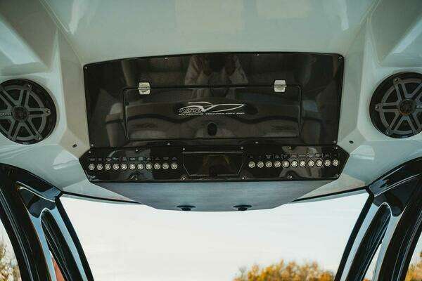 MTI V57 Yacht For Sale