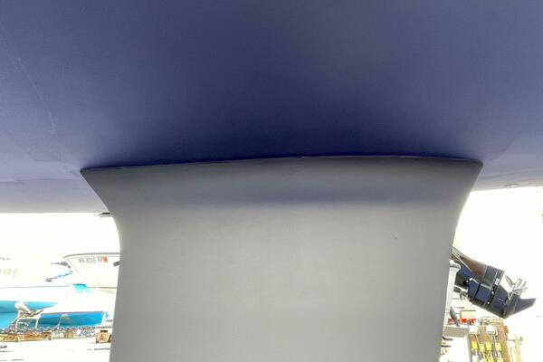 Hull featuring keel joint