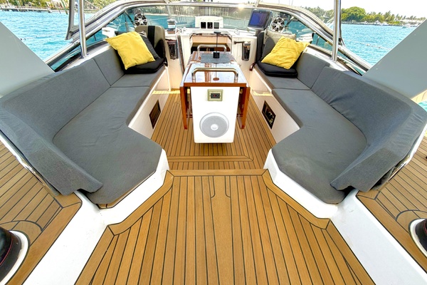 Vanishing Point 57ft Hylas Yacht For Sale