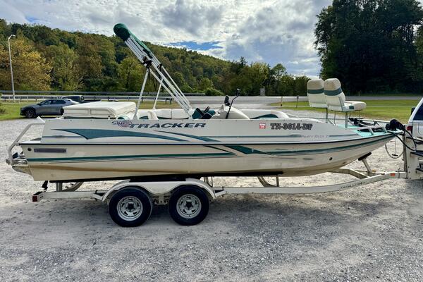 21ft Sun Tracker Yacht For Sale
