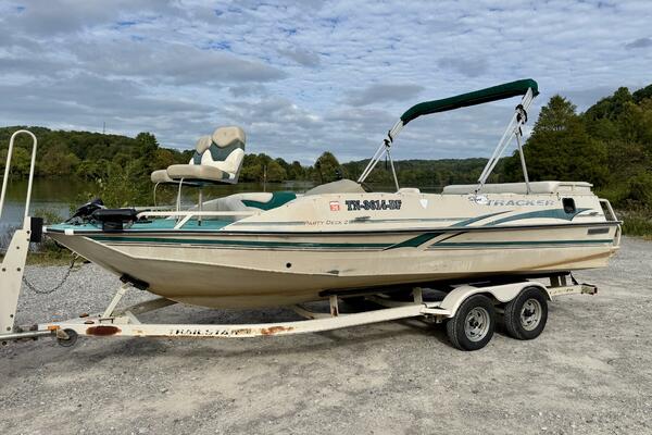 21ft Sun Tracker Yacht For Sale