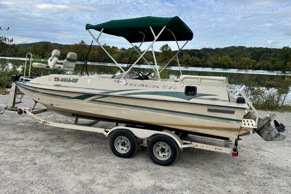 21ft Sun Tracker Yacht For Sale