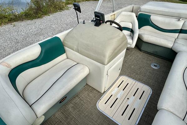 21ft Sun Tracker Yacht For Sale
