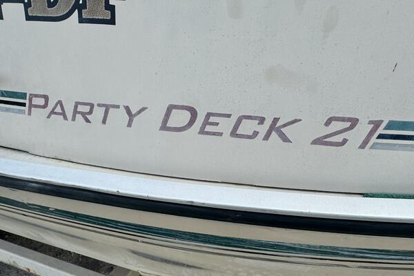 21ft Sun Tracker Yacht For Sale