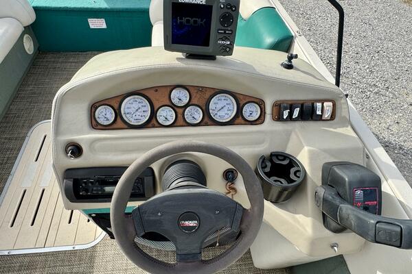 21ft Sun Tracker Yacht For Sale