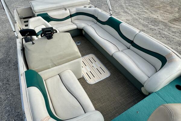 21ft Sun Tracker Yacht For Sale