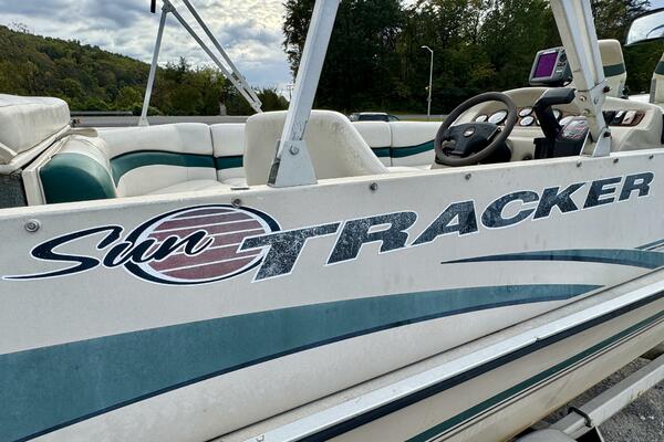21ft Sun Tracker Yacht For Sale