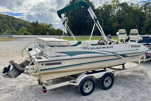 21ft Sun Tracker Yacht For Sale