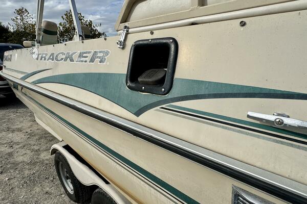 21ft Sun Tracker Yacht For Sale