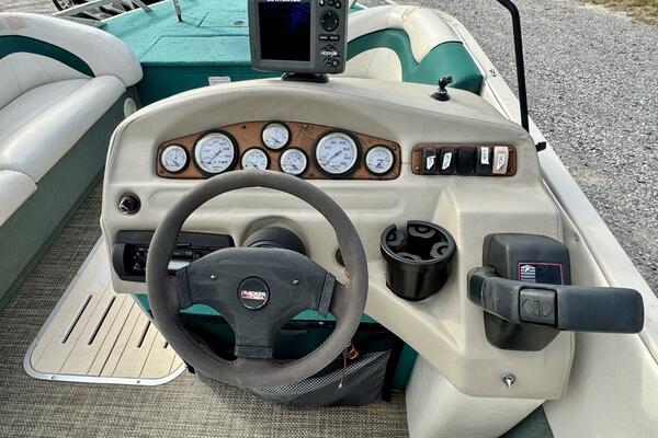 21ft Sun Tracker Yacht For Sale