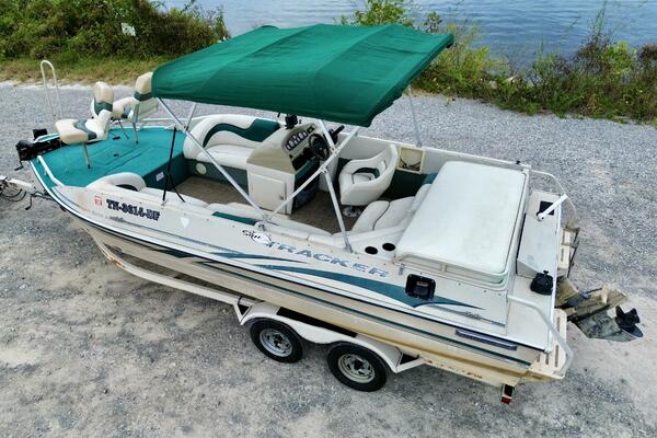 21ft Sun Tracker Yacht For Sale