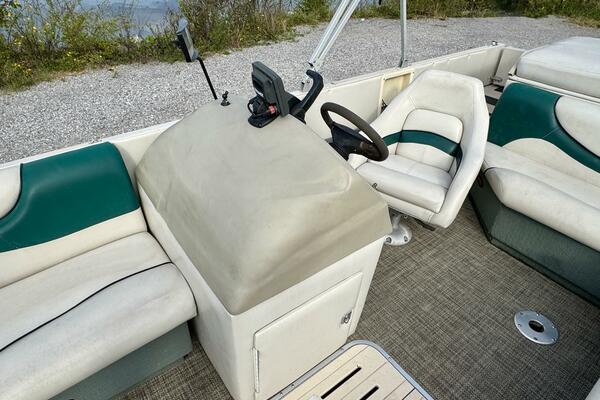 21ft Sun Tracker Yacht For Sale