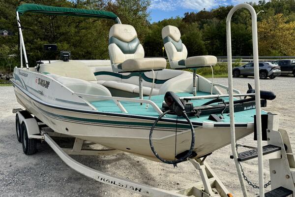 21ft Sun Tracker Yacht For Sale