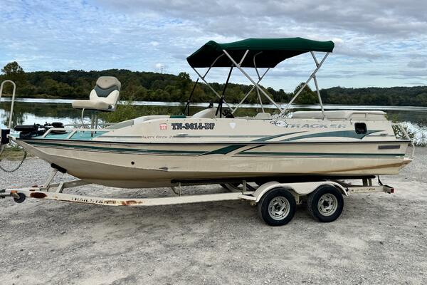 21ft Sun Tracker Yacht For Sale
