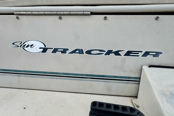 21ft Sun Tracker Yacht For Sale