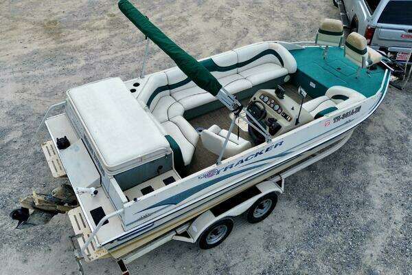 Photo of the 2002 Sun Tracker Party Deck 21