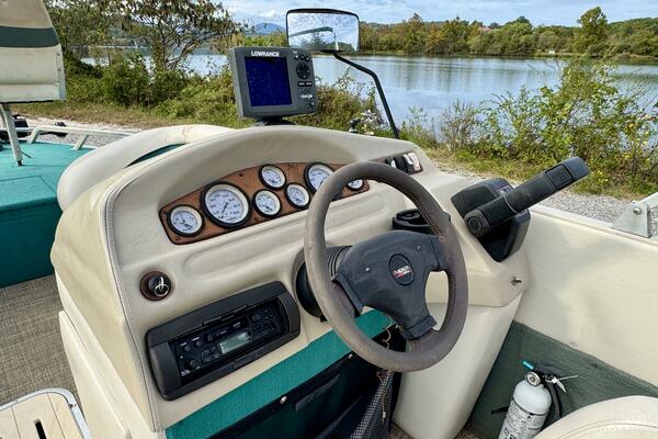 21ft Sun Tracker Yacht For Sale