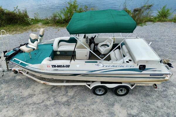 21ft Sun Tracker Yacht For Sale