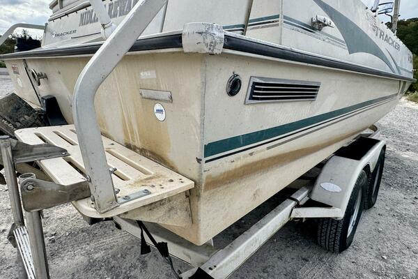 21ft Sun Tracker Yacht For Sale
