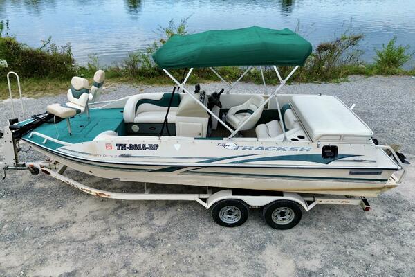 21ft Sun Tracker Yacht For Sale
