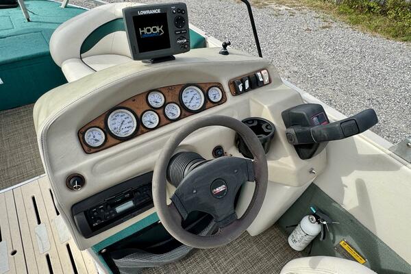 21ft Sun Tracker Yacht For Sale