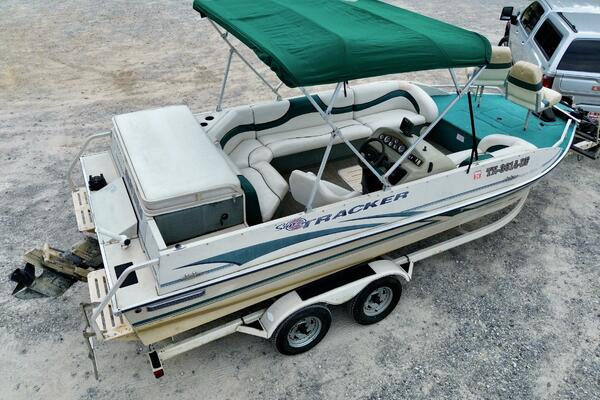 21ft Sun Tracker Yacht For Sale