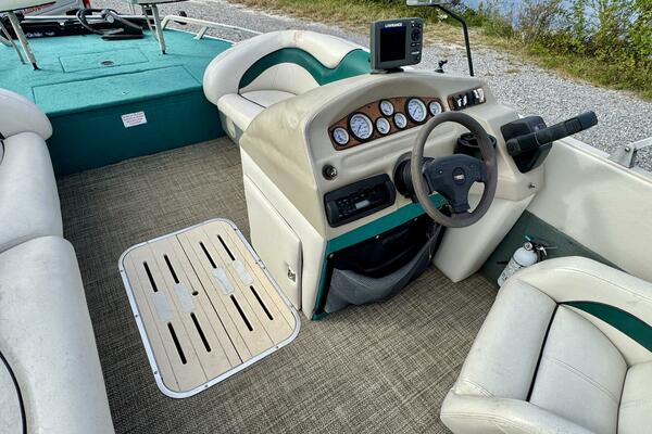 21ft Sun Tracker Yacht For Sale