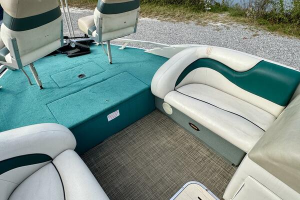 21ft Sun Tracker Yacht For Sale