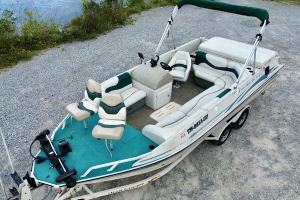 21ft Sun Tracker Yacht For Sale