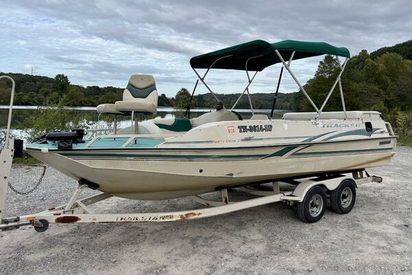 21ft Sun Tracker Yacht For Sale