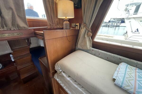Lady mar 34ft Marine Trader Yacht For Sale