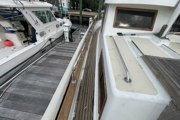 Lady mar 34ft Marine Trader Yacht For Sale