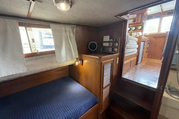 Lady mar 34ft Marine Trader Yacht For Sale