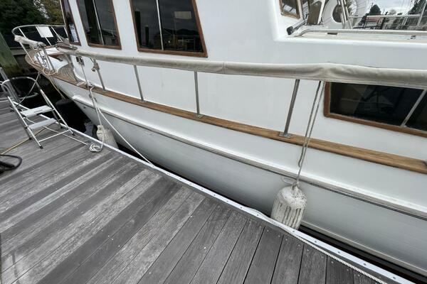 Lady mar 34ft Marine Trader Yacht For Sale